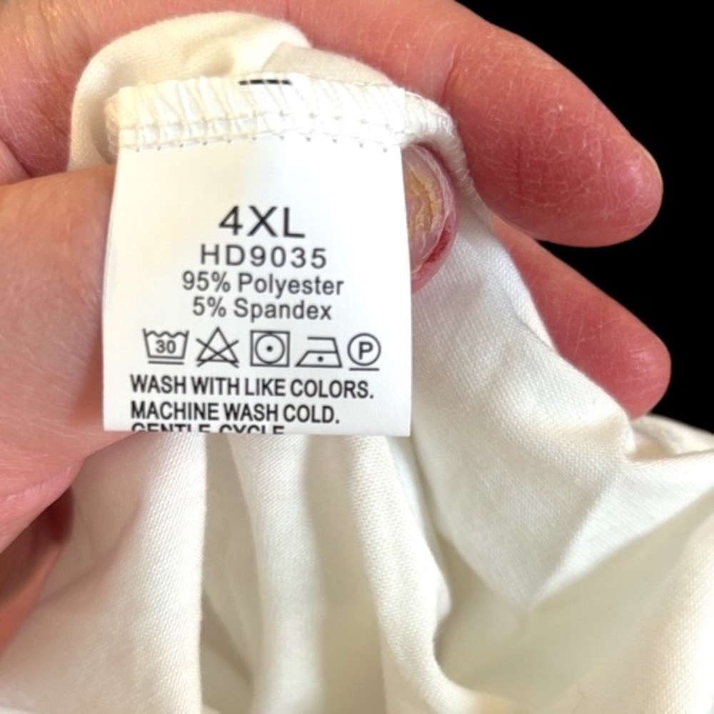 NWOT-Elegant White V-Neck Women's Tee - Picture 2 of 6